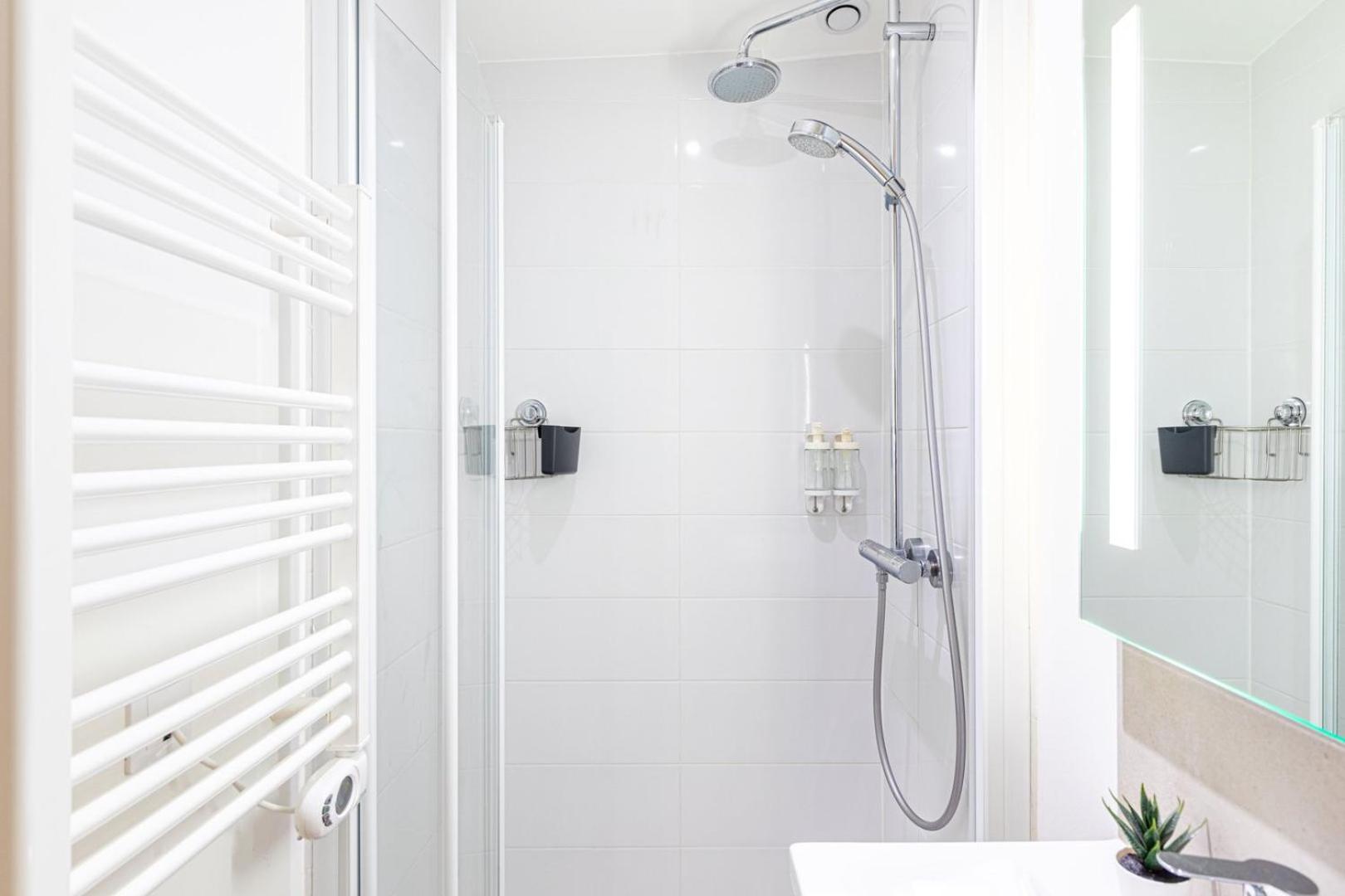 Guestready - Serene Stay Near Champ De Mars Parijs Buitenkant foto